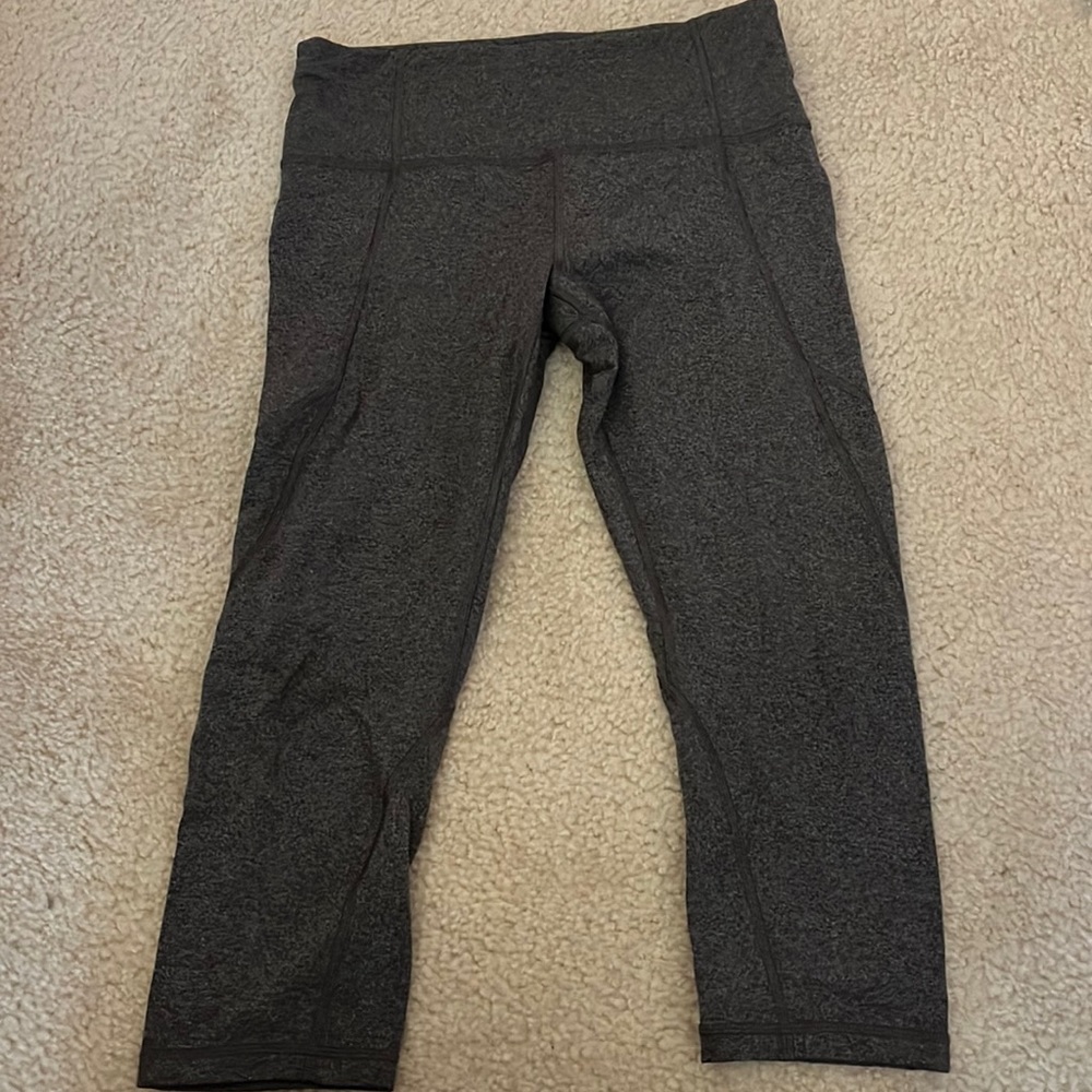 Athleta grey salutation stash pocket Capri